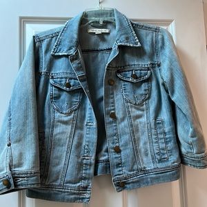 Quarter length sleeves Jean jacket